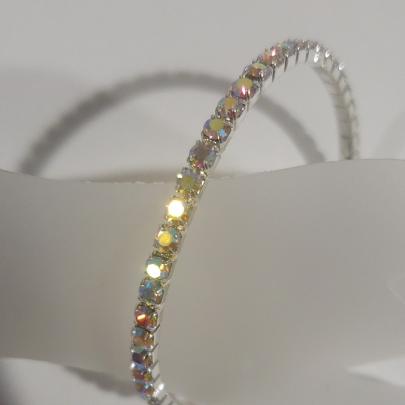 Elegant Silver tone Multicolor Stones Stretch Bracelet - Women's Fashion Jewelry - Picture 6 of 9